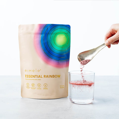eimele Essential Rainbow pouch and powder getting mixed in a glass of water.