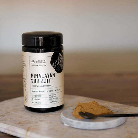 100g jar Evolution Botanicals Himalayan Shilajit and powder on a counter.
